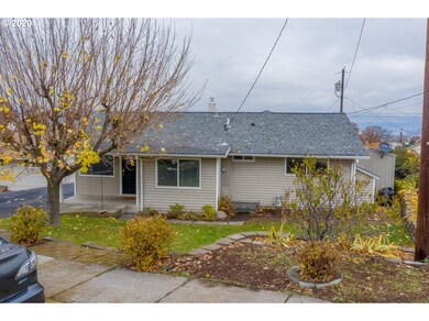 1717 E 17th St, the Dalles, OR 97058 - photo 2
