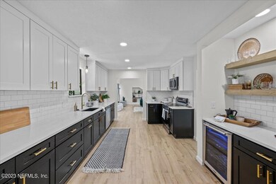 4126 Honeysuckle Cir, Middleburg, FL 32068 - photo 6