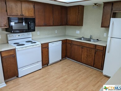 300 and 302 Craddock Ave, San Marcos, TX 78666 - photo 6