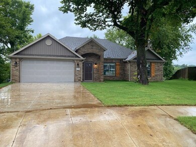 1572 Leesburg Ave, Springdale, AR 72764 - photo 2