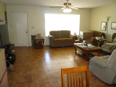 Living RoomP1060007