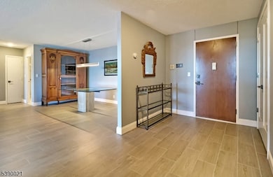 Claridge House II, Verona Twp., NJ 07044 - photo 2