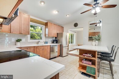 9607 Little Cobbler Ct, Burke, VA 22015 - photo 2