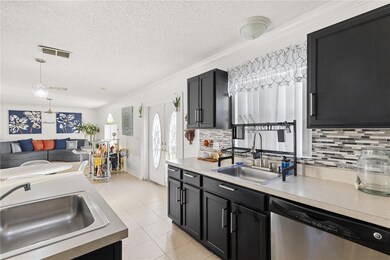 633 Lobelia Dr, Davenport, FL 33837 - photo 4