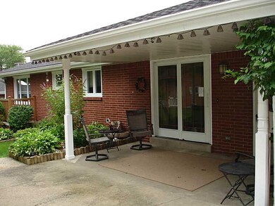 Exterior Back. Everything is immaculate - great pa