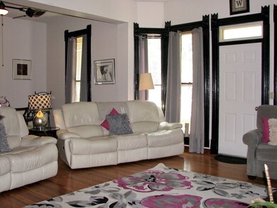 301 E Van Allen St, Tuscola, IL 61953 - photo 7