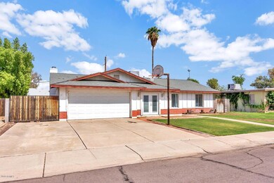 1424 E Broadmor Dr-large-002-015-Front E