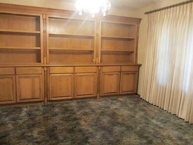 Dining Room. Formal dining room with lots of light