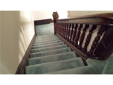 Entry/Foyer.