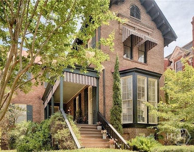 304 E Gaston St, Savannah, GA 31401 - photo 2