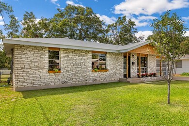 107 W Nimitz St, Fredericksburg, TX 78624 - photo 5