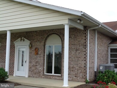 428 Martina Dr, Chambersburg, PA 17201 - photo 2