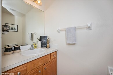 1st floor 1/2 bath