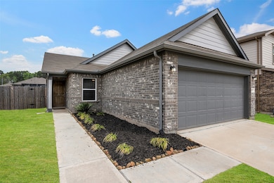 Side landscaping space gives a nice area for all o