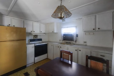 712 Bryant Landing Rd, Wewahitchka, FL 32465 - photo 2