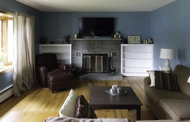 8 Evergreen Blvd, Schenectady, NY 12302 - photo 3