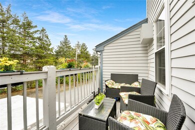 565 Quaker Ln unit 3, West Warwick, RI 02893 - photo 4