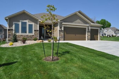 22641 S Roosevelt St, Spring Hill, KS 66083 - photo 2