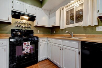 5271 Greensedge Way ~ Eat-in Kitchen