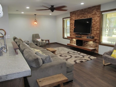 1856 Tillman Cir, Pensacola, FL 32526 - photo 4