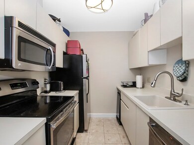 19 Wiget St unit 304, Boston, MA 02113 - photo 4