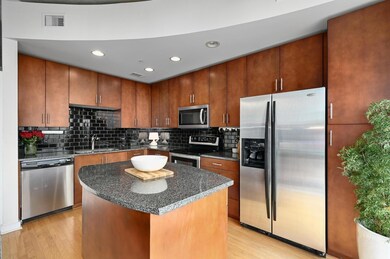 Kitchen with appliances with stainless steel fini