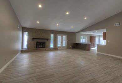 004_Family Room
