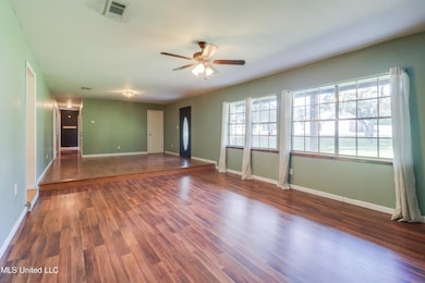 502 Border Ave W, Wiggins, MS 39577 - photo 7