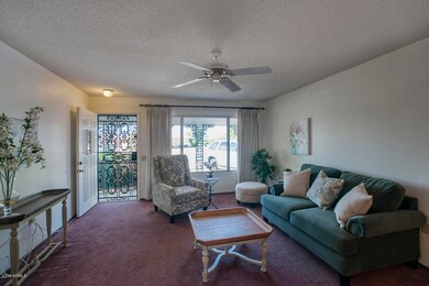 10016 W Oakmont living 1