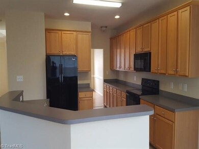 304 Jamestown Oaks Dr, Jamestown, NC 27282 - photo 4