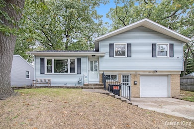 1481 Southlawn Dr SW, Wyoming, MI 49509 - photo 2