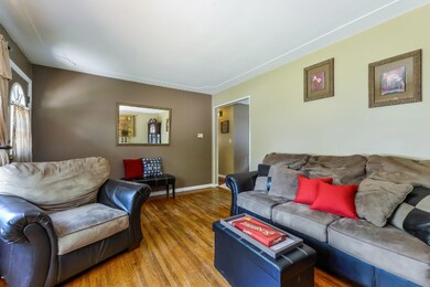 006-photo-living-room-6036155