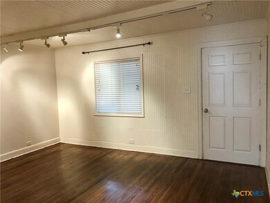 1104 W Hopkins St unit B, San Marcos, TX 78666 - photo 3