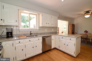 10707 Ames St, Fairfax, VA 22032 - photo 4