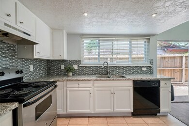 16927 Worden Ln, Friendswood, TX 77546 - photo 3