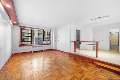 Walden Terrace unit 1D, Rego Park, NY 11374 - photo 7