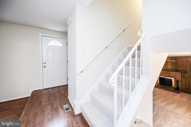 12637 Etruscan Dr, Herndon, VA 20171 - photo 6