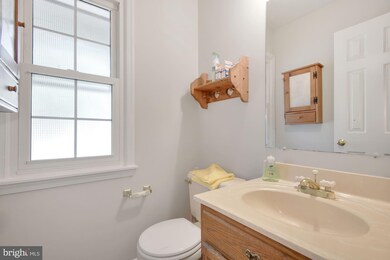 118 Connemara Dr, Sterling, VA 20164 - photo 6