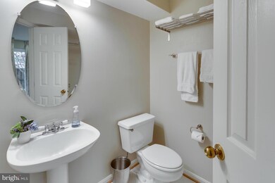 3121 Sutherland Hill Ct, Fairfax, VA 22031 - photo 6