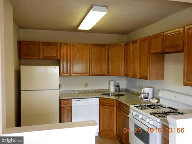 Radnor House unit 420, Bryn Mawr, PA 19010 - photo 4