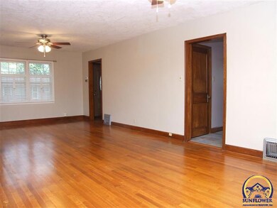 1532 SW Campbell Ave, Topeka, KS 66604 - photo 3
