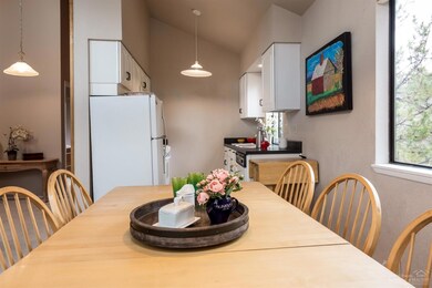 17718 Warbler Ln E, Sunriver, OR 97707 - photo 5