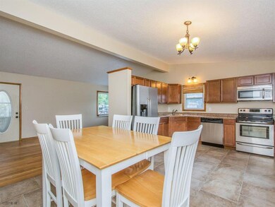 2541 E Ovid Ave, Des Moines, IA 50317 - photo 4