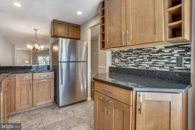 2116 Whisperwood Glen Ln, Reston, VA 20191 - photo 2
