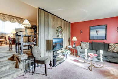 006_Family Room