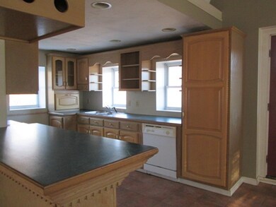 136 Charlton St, Oxford, MA 01540 - photo 5