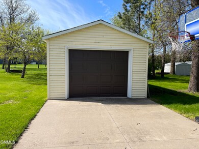 2306 5th St NE, Jamestown, ND 58401 - photo 5