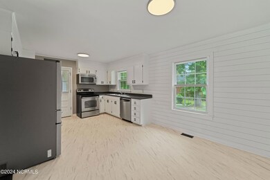 201 Cardinal Rd, Jacksonville, NC 28546 - photo 3