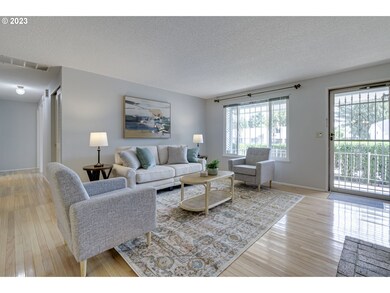Living Room/Entrance