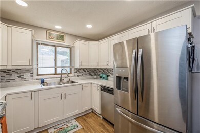 4310 41st St, Des Moines, IA 50310 - photo 6